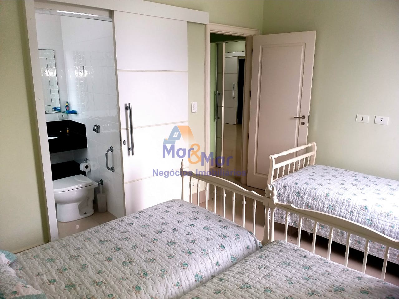 Apartamento-4-dormitorios-Pitangueiras