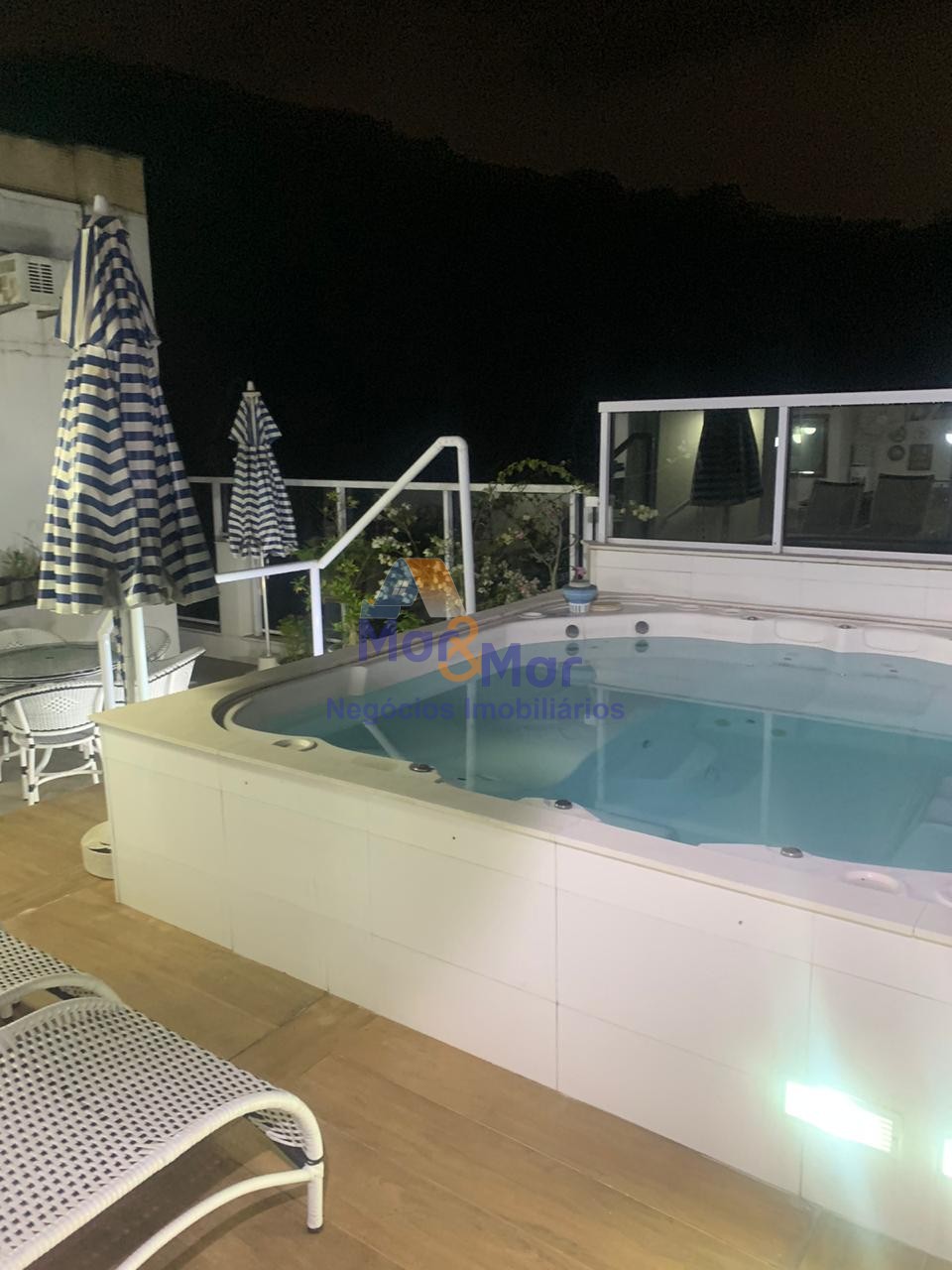 Cobertura em  GUARUJÁ - SP