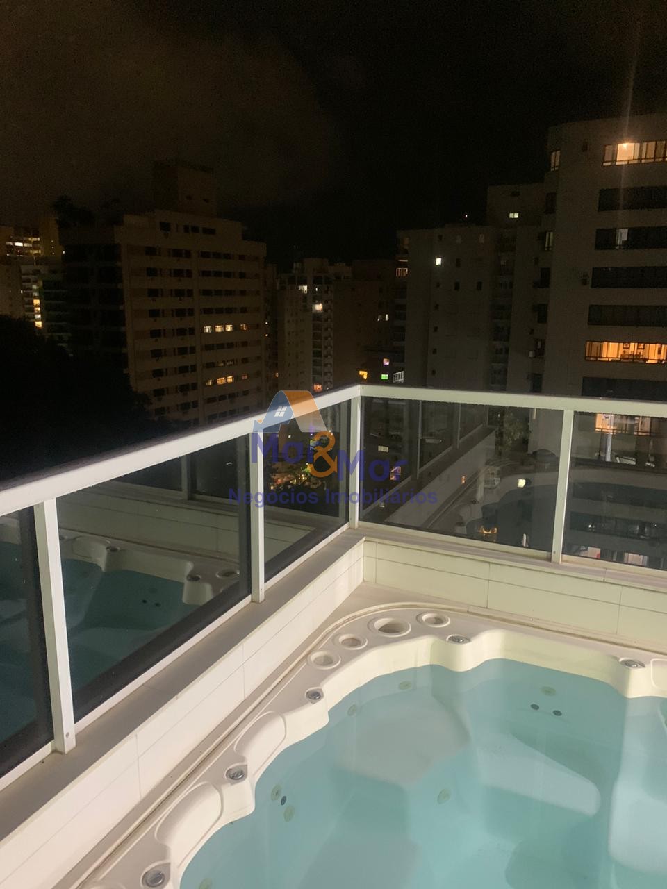 Cobertura em  GUARUJÁ - SP