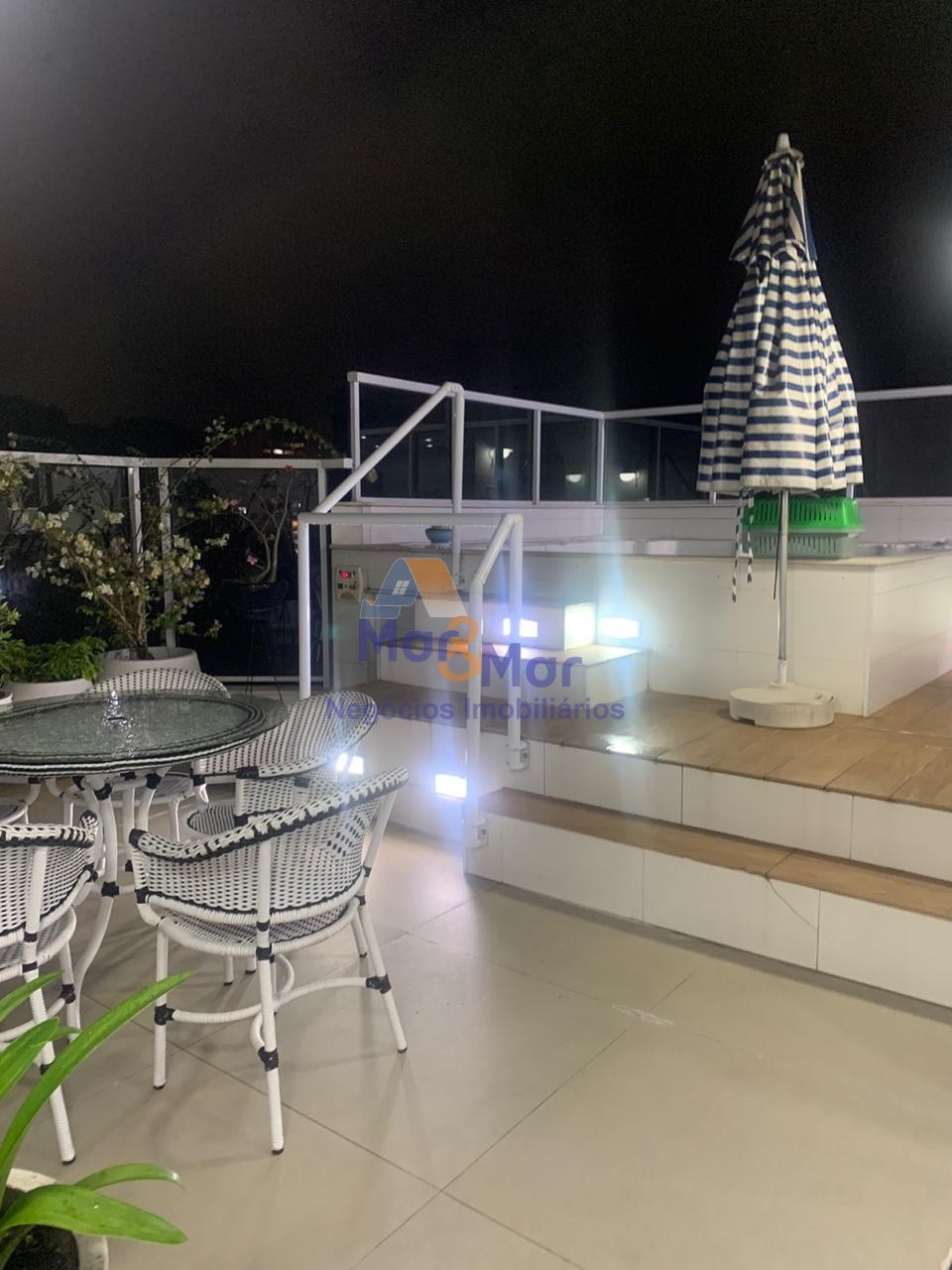 Cobertura em  GUARUJÁ - SP
