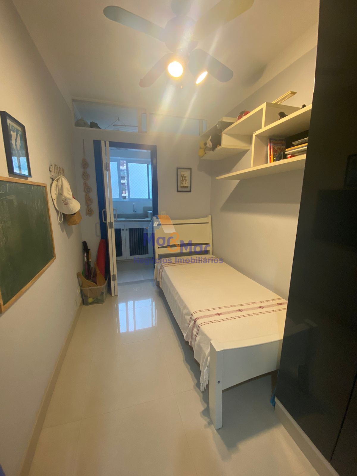 Apartamento na Praia das Pitangueiras, Guarujá - SP