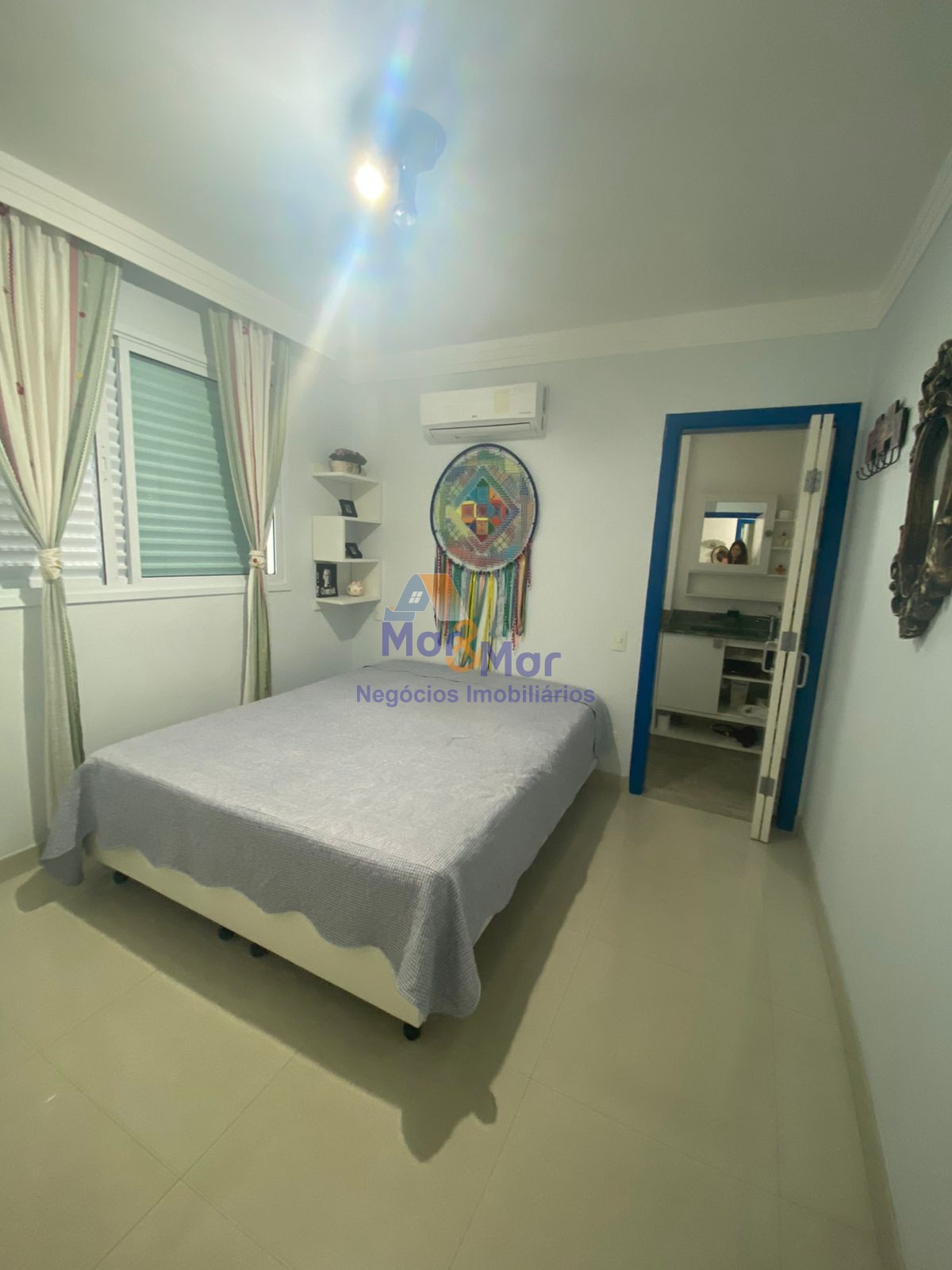 Apartamento na Praia das Pitangueiras, Guarujá - SP