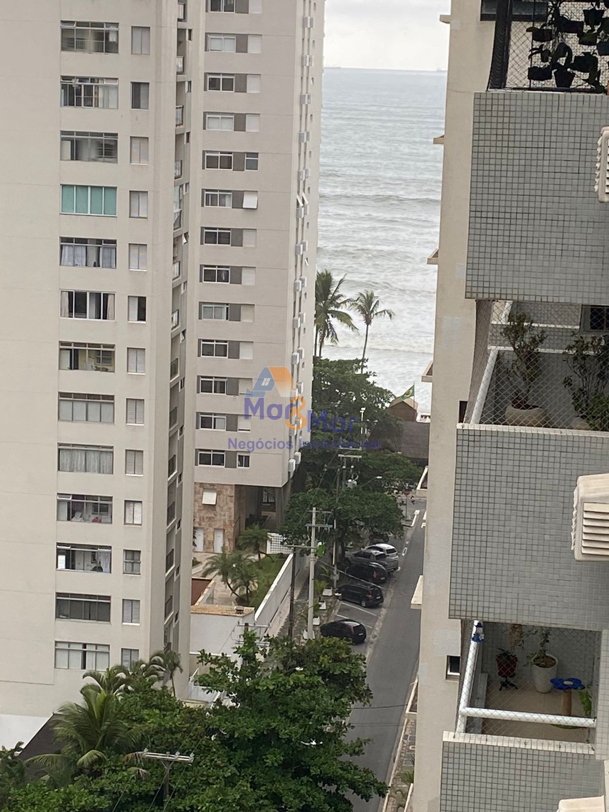 Apartamento na Praia das Pitangueiras, Guarujá - SP