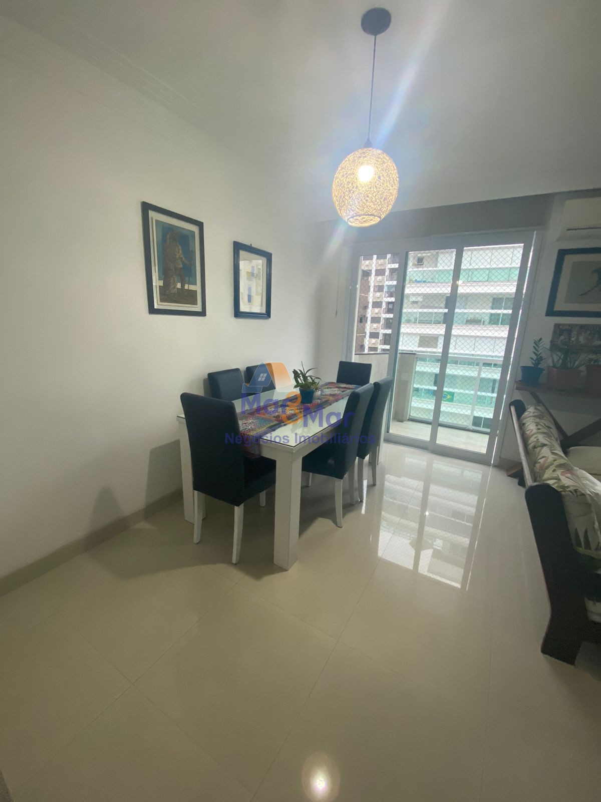 Apartamento na Praia das Pitangueiras, Guarujá - SP