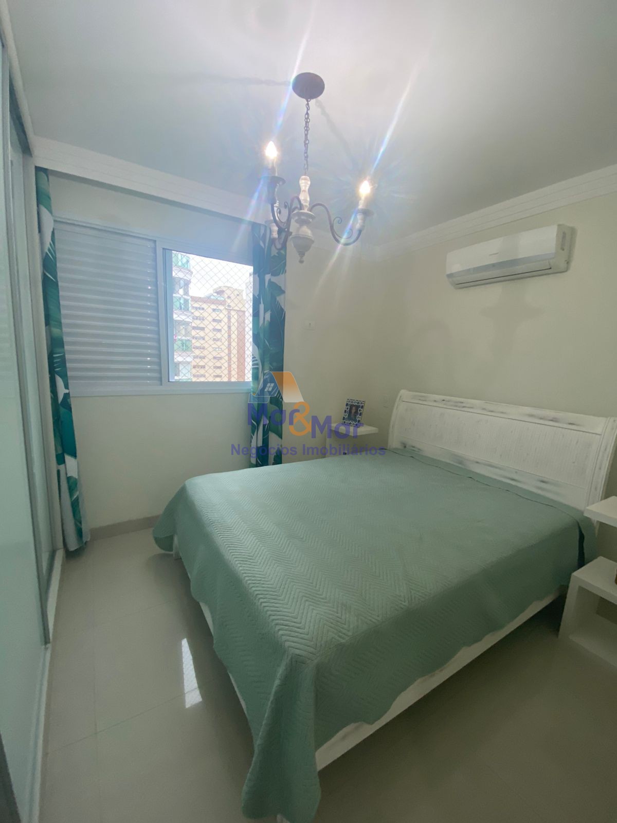 Apartamento na Praia das Pitangueiras, Guarujá - SP