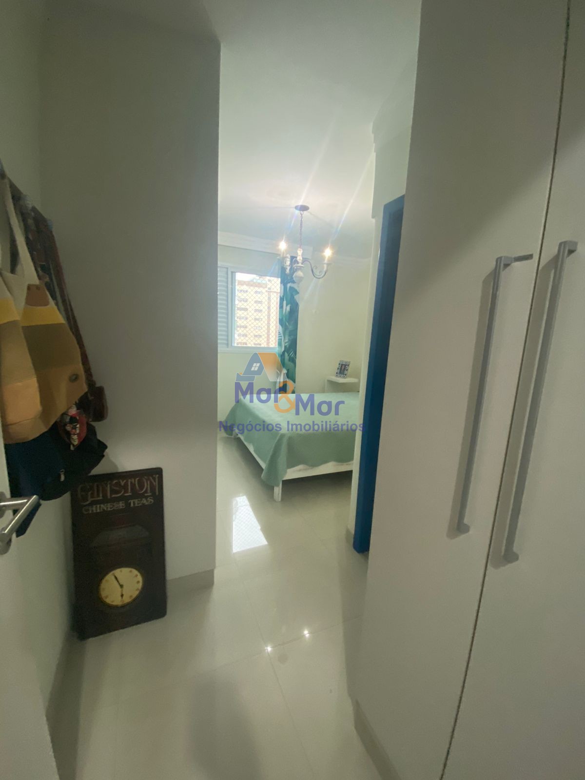 Apartamento na Praia das Pitangueiras, Guarujá - SP