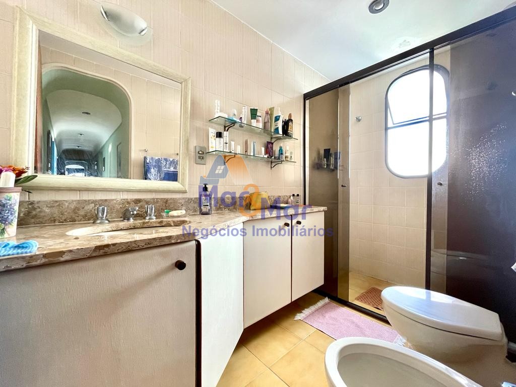 Apartamento na Praia das Pitangueiras, Guarujá - SP