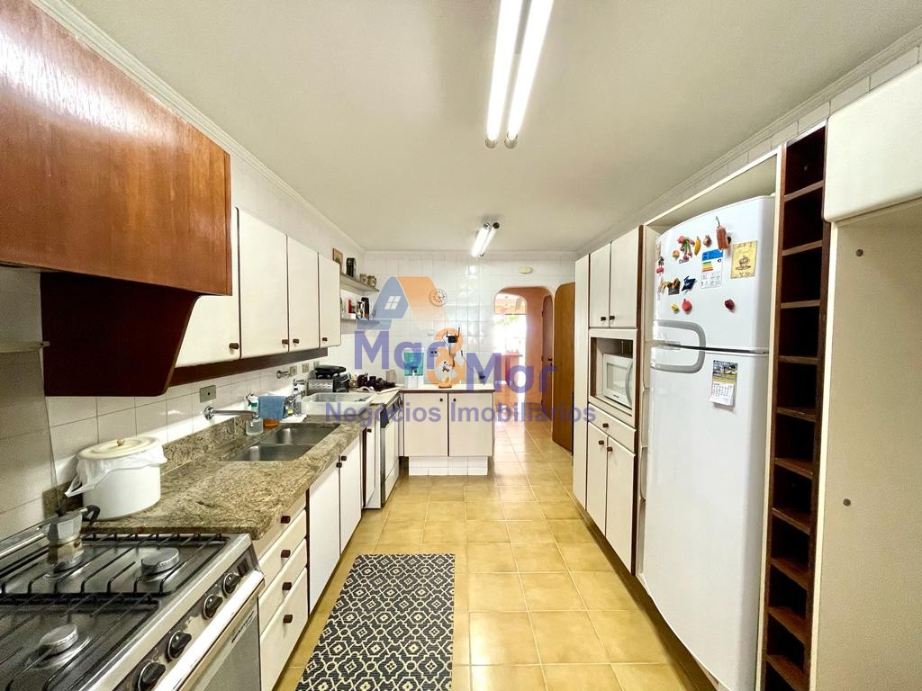 Apartamento na Praia das Pitangueiras, Guarujá - SP