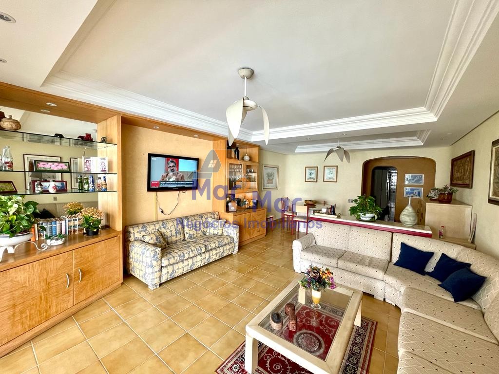 Apartamento na Praia das Pitangueiras, Guarujá - SP