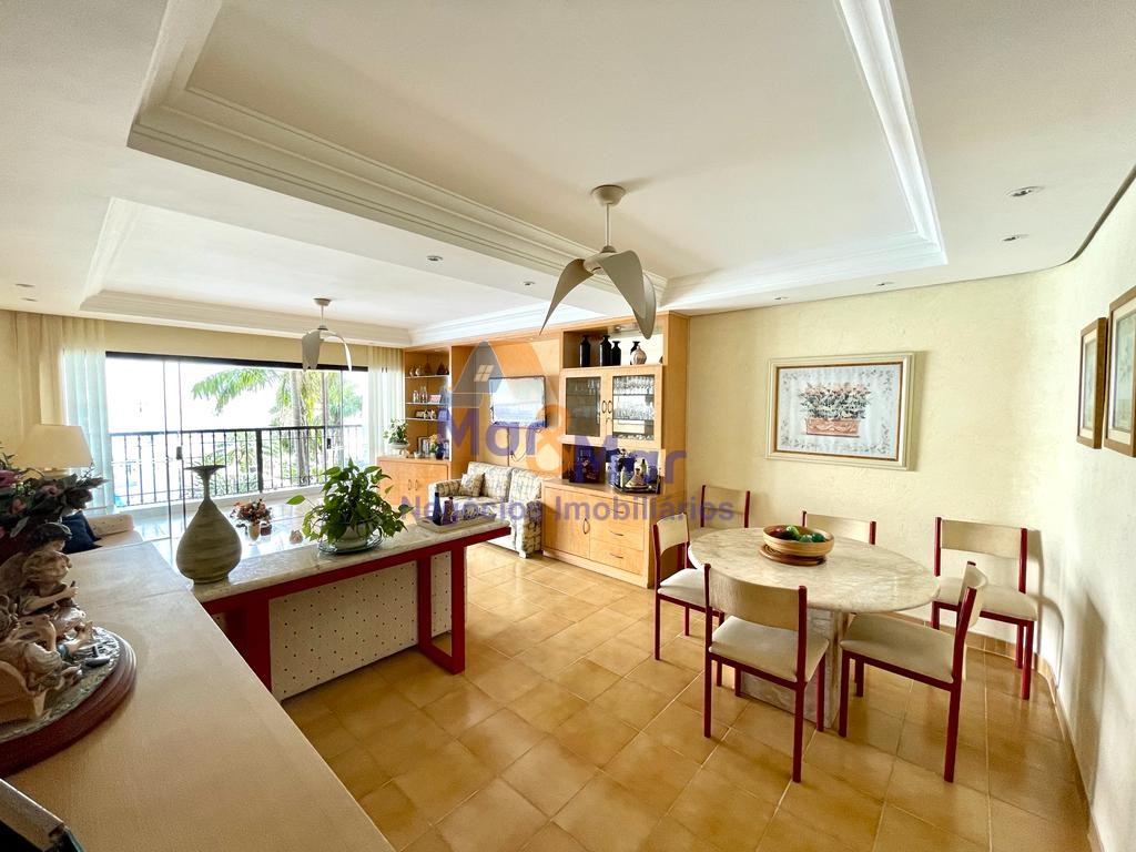 Apartamento na Praia das Pitangueiras, Guarujá - SP