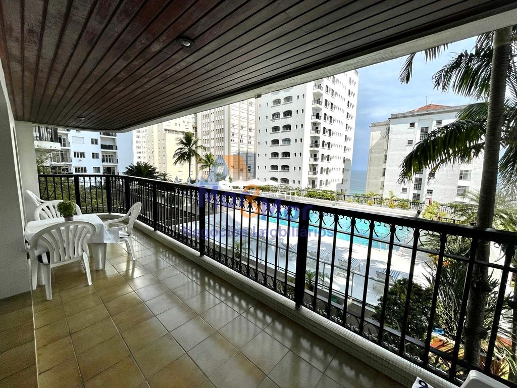 Apartamento na Praia das Pitangueiras, Guarujá - SP
