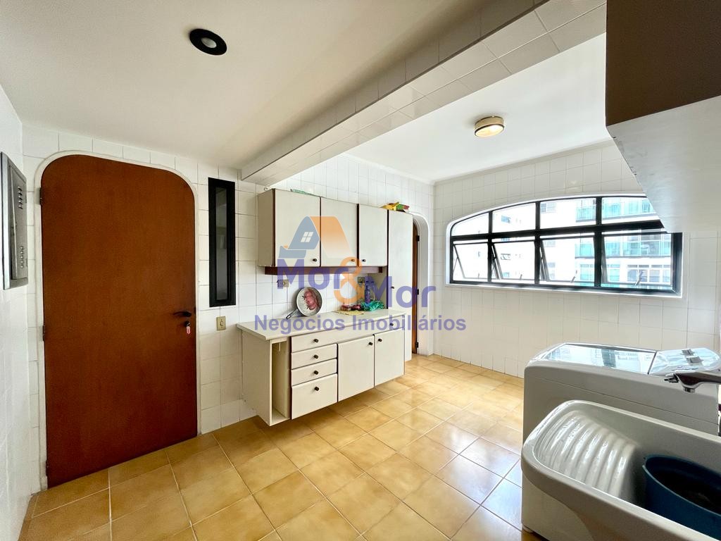Apartamento na Praia das Pitangueiras, Guarujá - SP