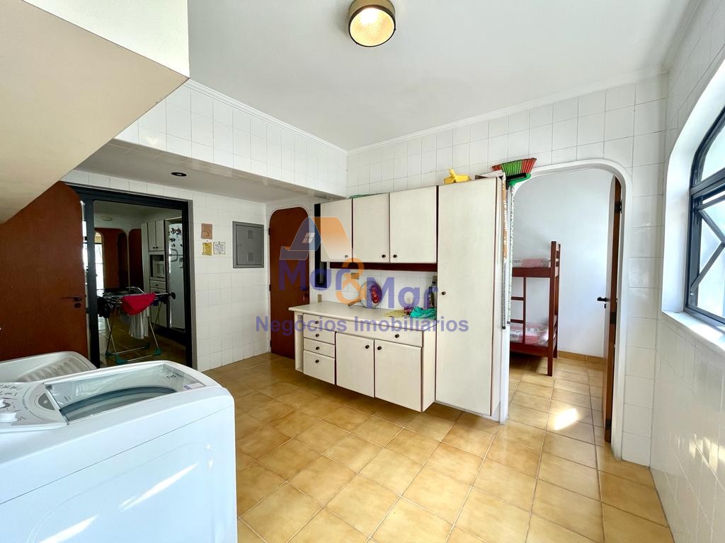 Apartamento na Praia das Pitangueiras, Guarujá - SP