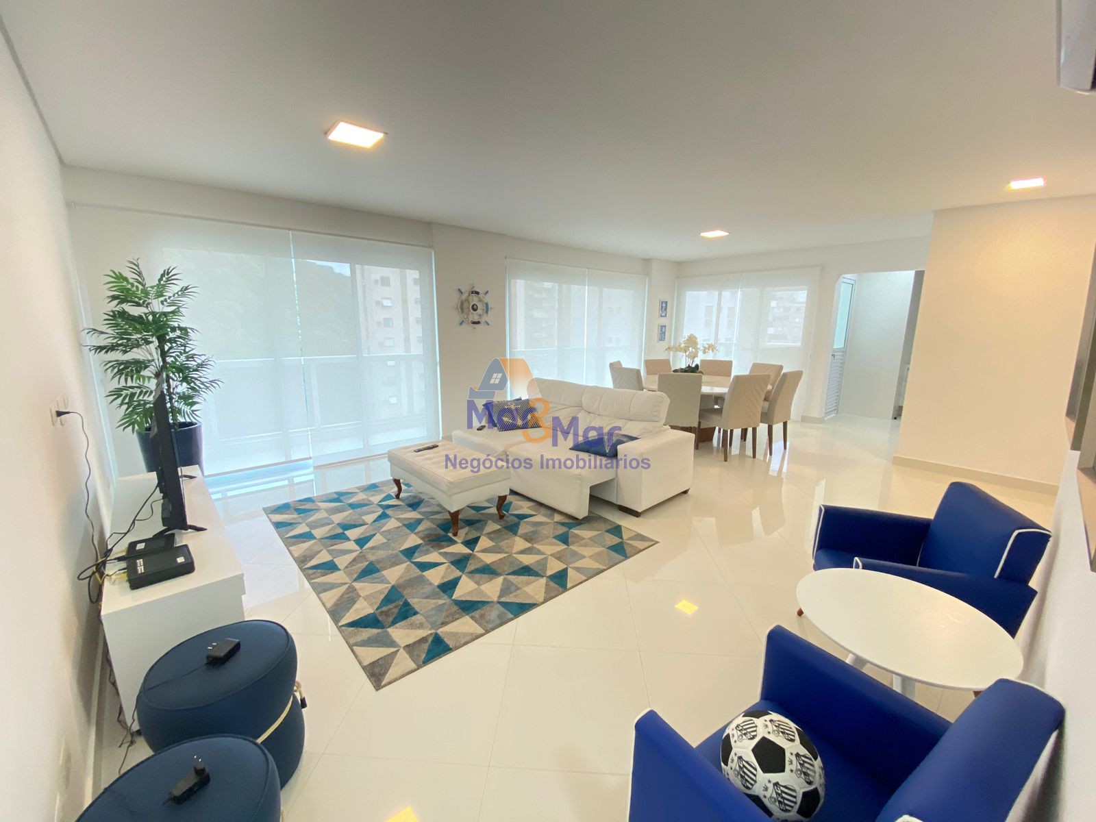 Apartamento na Praia das Pitangueiras, Guarujá - SP