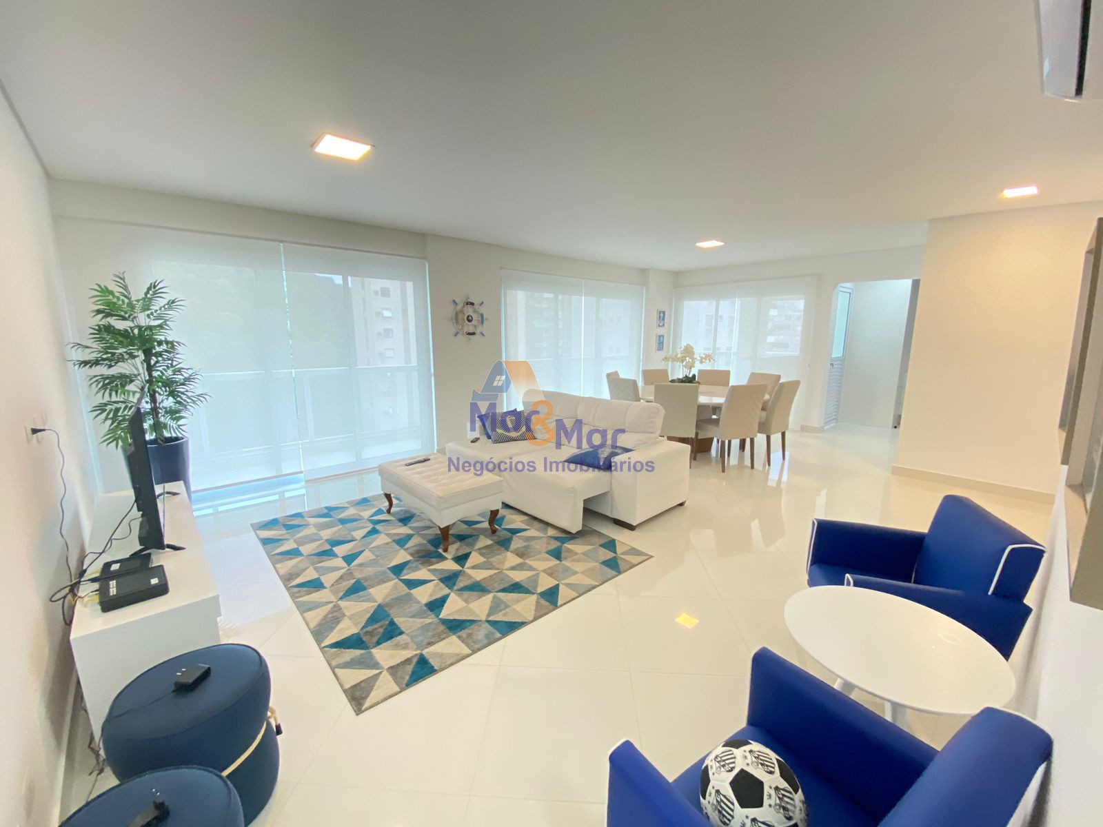 Apartamento na Praia das Pitangueiras, Guarujá - SP