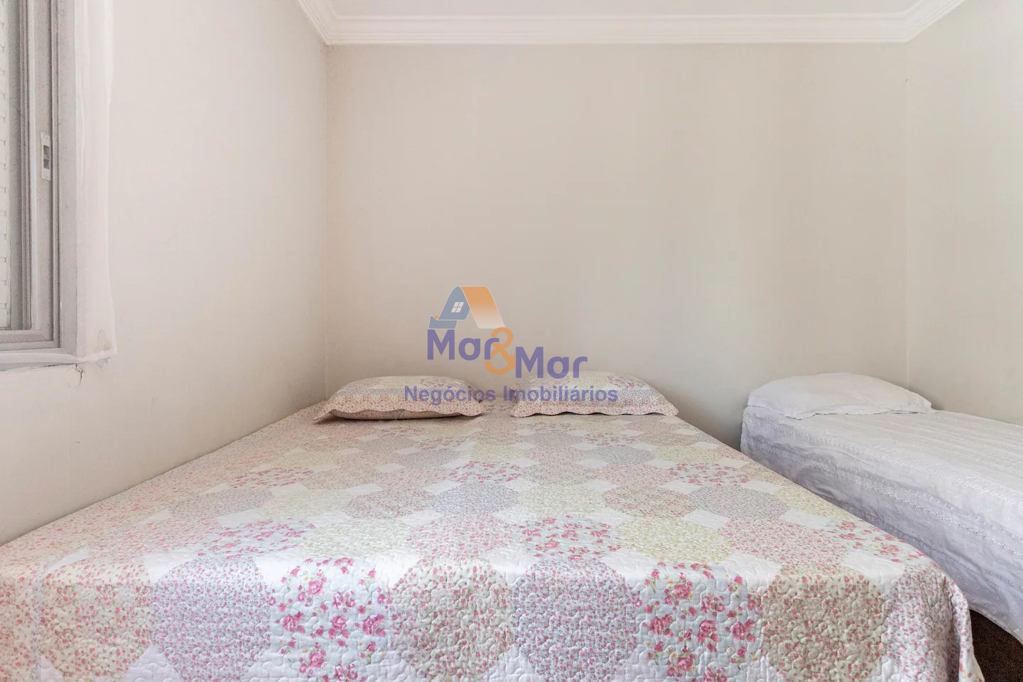 Apartamento na Praia das Pitangueiras, Guarujá - SP