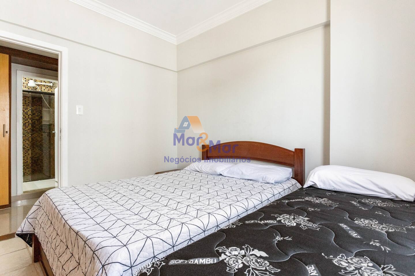 Apartamento na Praia das Pitangueiras, Guarujá - SP
