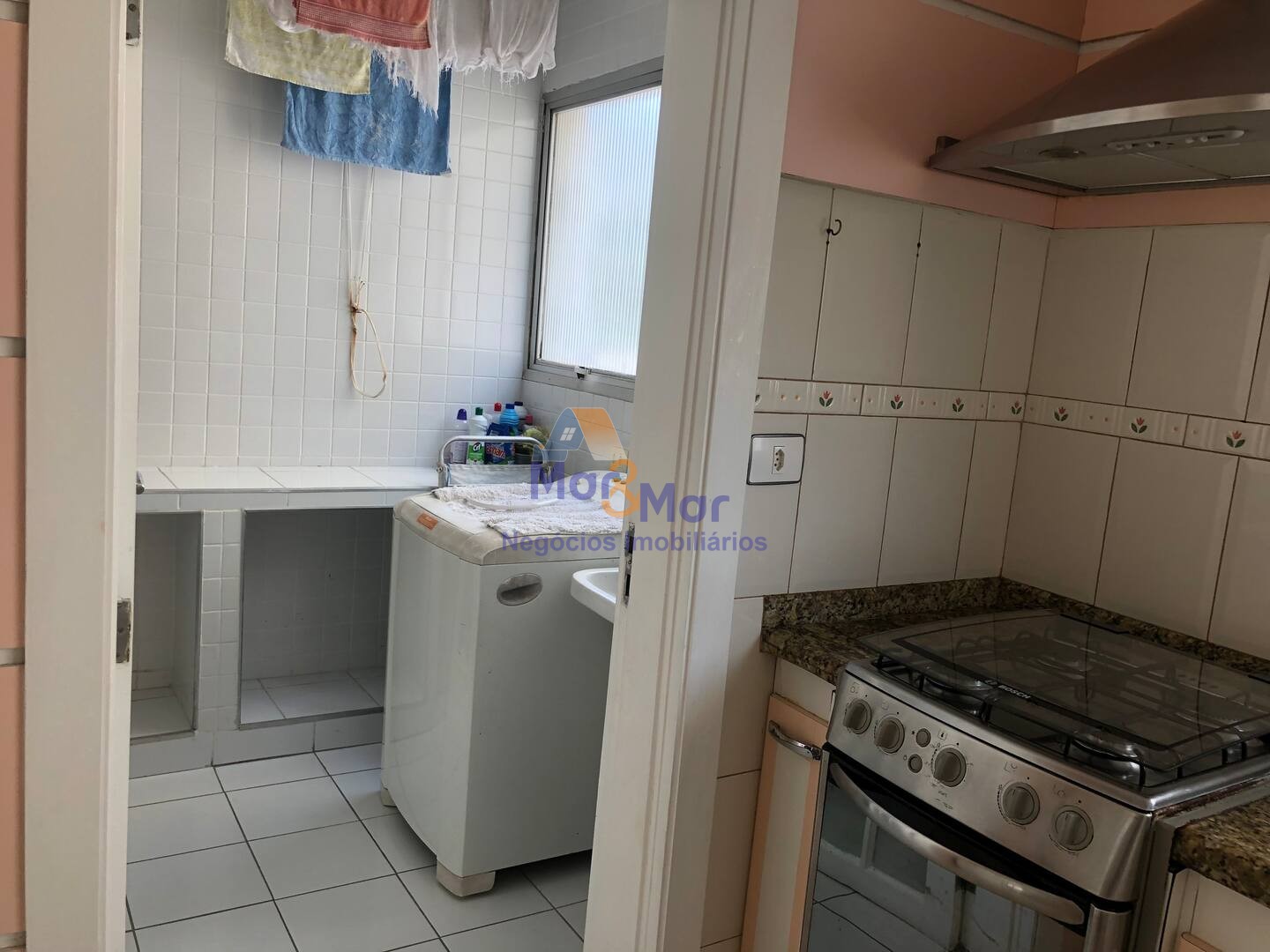 Apartamento na Praia das Pitangueiras, Guarujá - SP