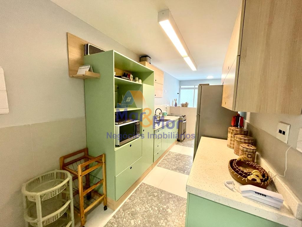 Apartamento na Praia das Pitangueiras, Guarujá - SP