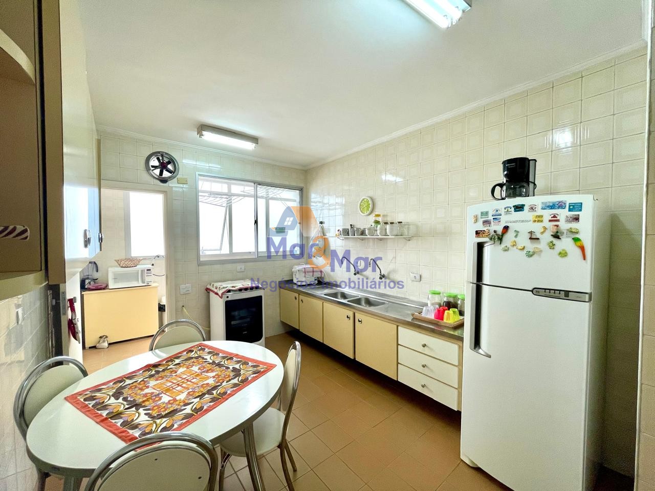 Apartamento na Praia das Pitangueiras, Guarujá - SP