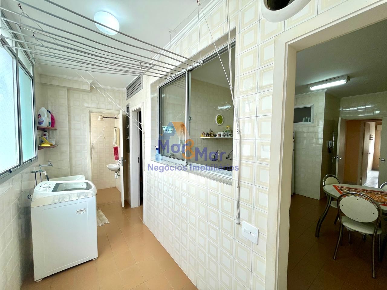 Apartamento na Praia das Pitangueiras, Guarujá - SP