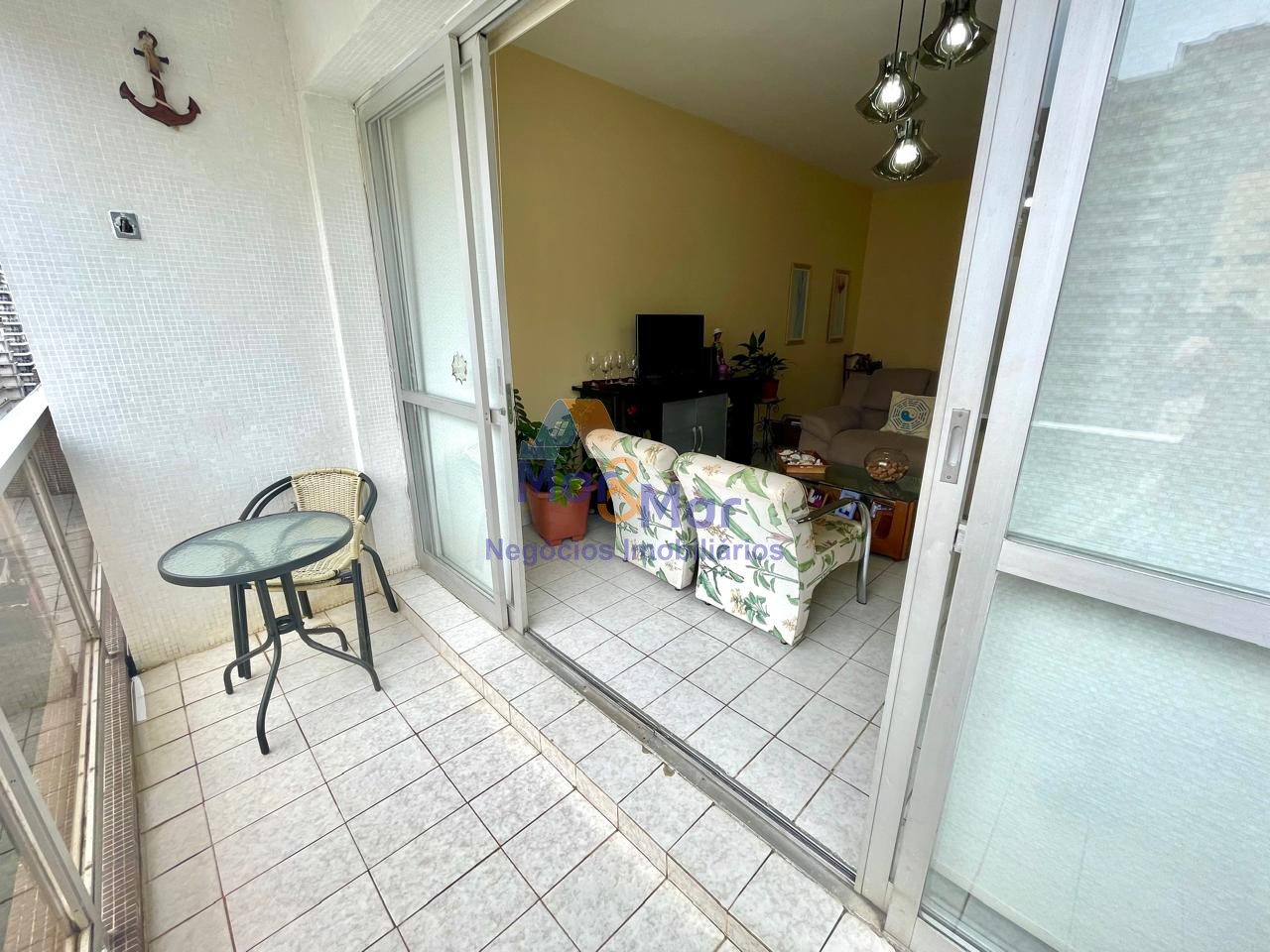 Apartamento na Praia das Pitangueiras, Guarujá - SP