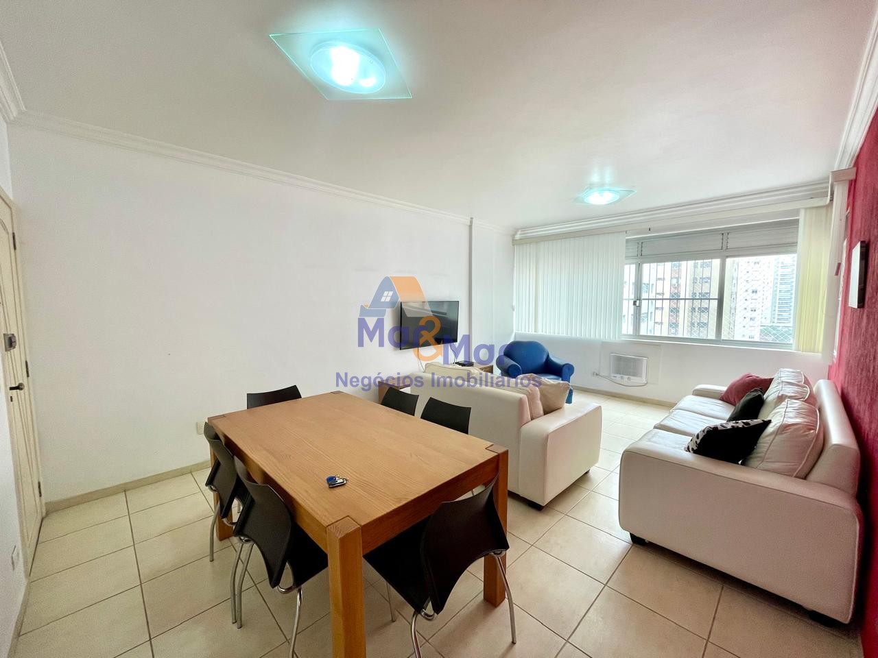 Apartamento na Praia das Pitangueiras, Guarujá - SP