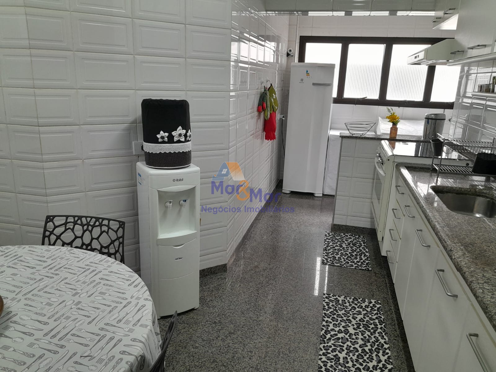 Apartamento na Praia da Enseada, Guarujá - SP