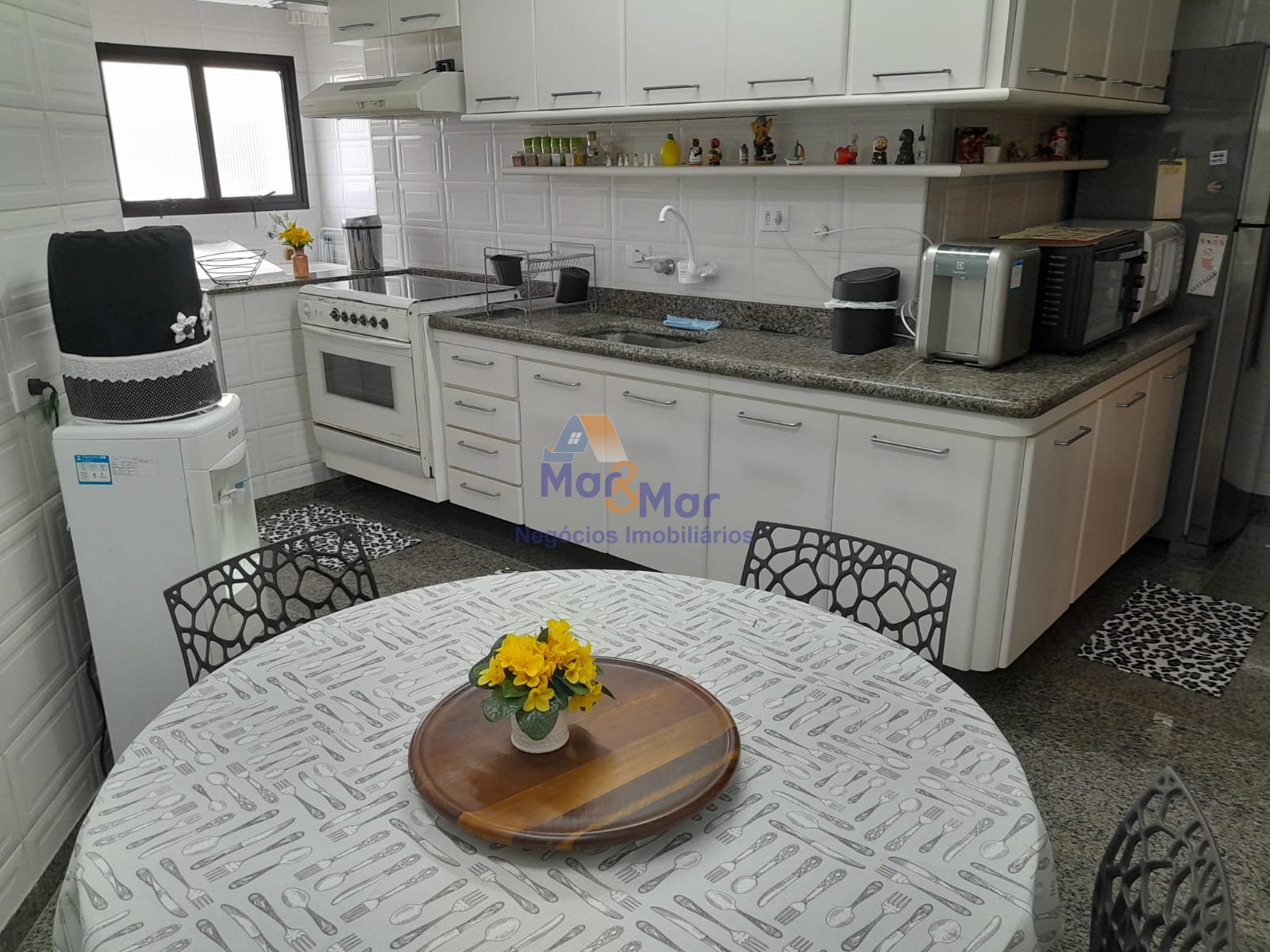 Apartamento na Praia da Enseada, Guarujá - SP