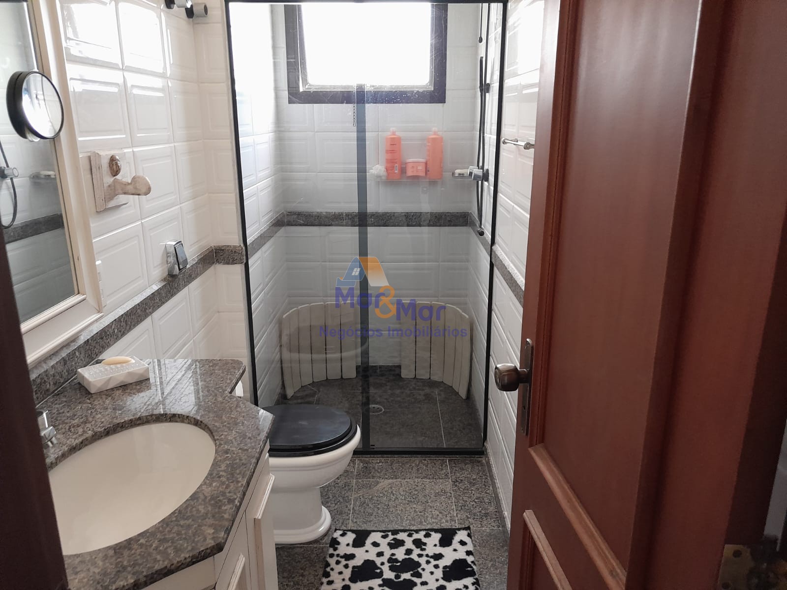 Apartamento na Praia da Enseada, Guarujá - SP
