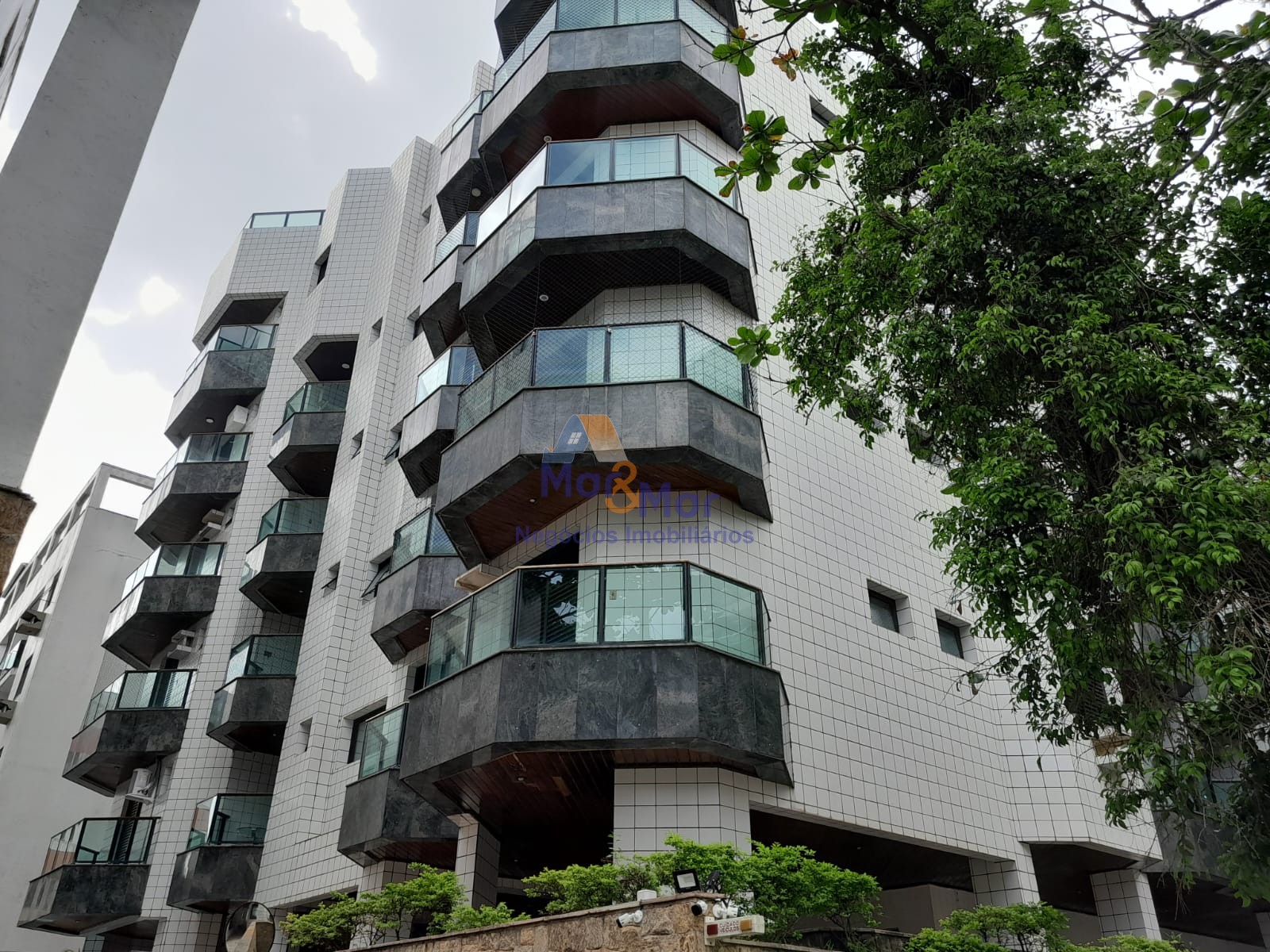 Apartamento na Praia da Enseada, Guarujá - SP