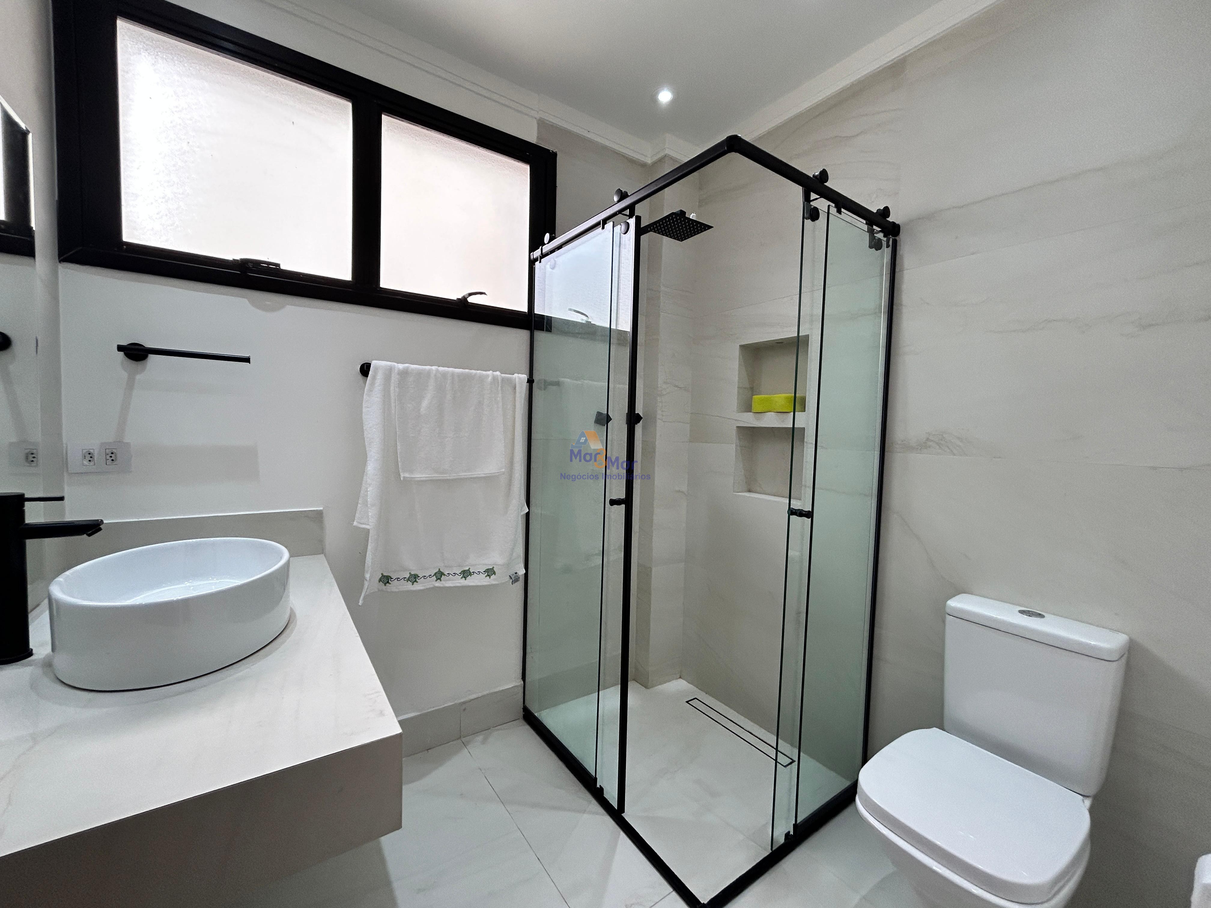 Apartamento na Praia das Pitangueiras, Guarujá - SP