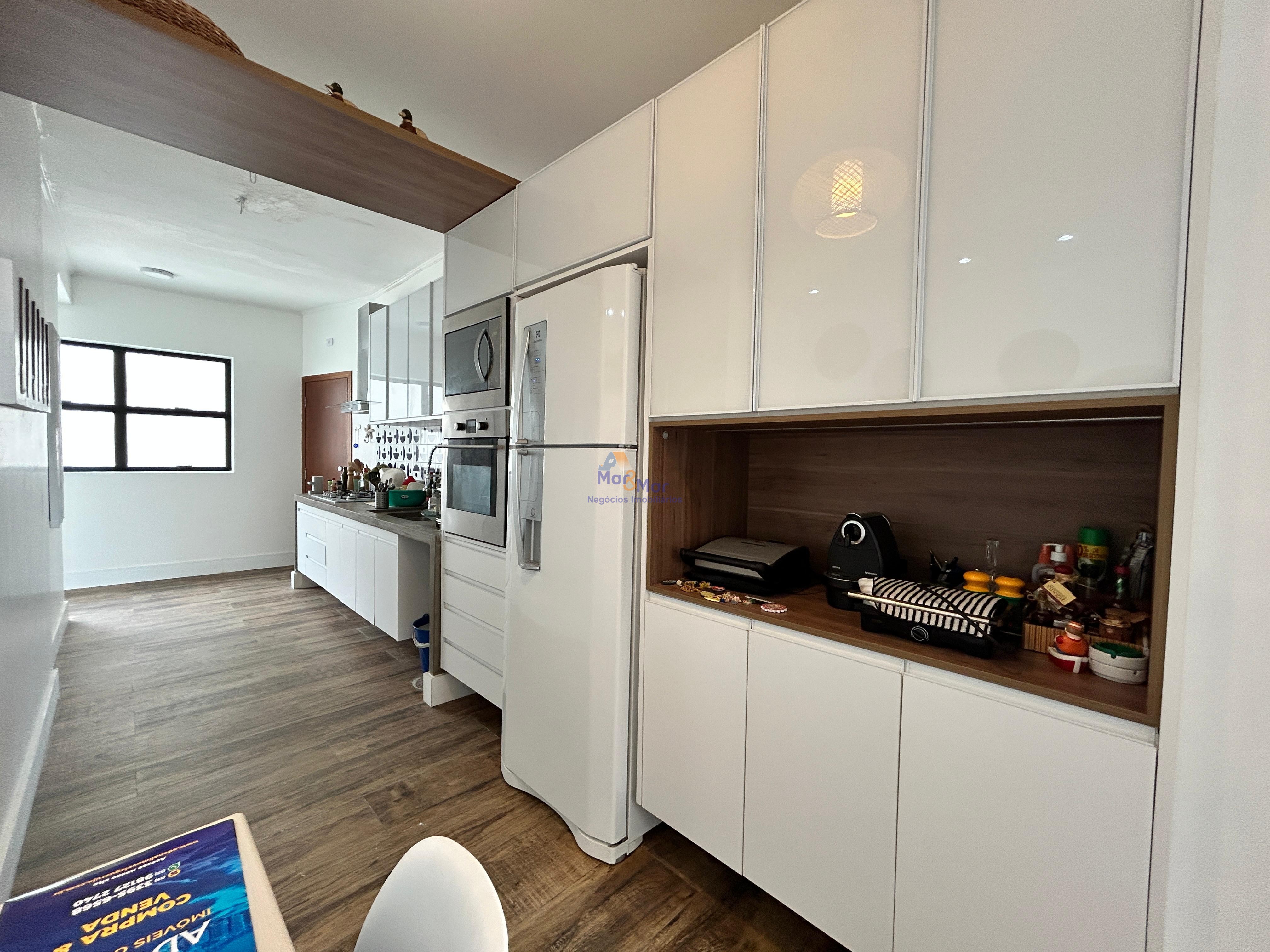 Apartamento na Praia das Pitangueiras, Guarujá - SP