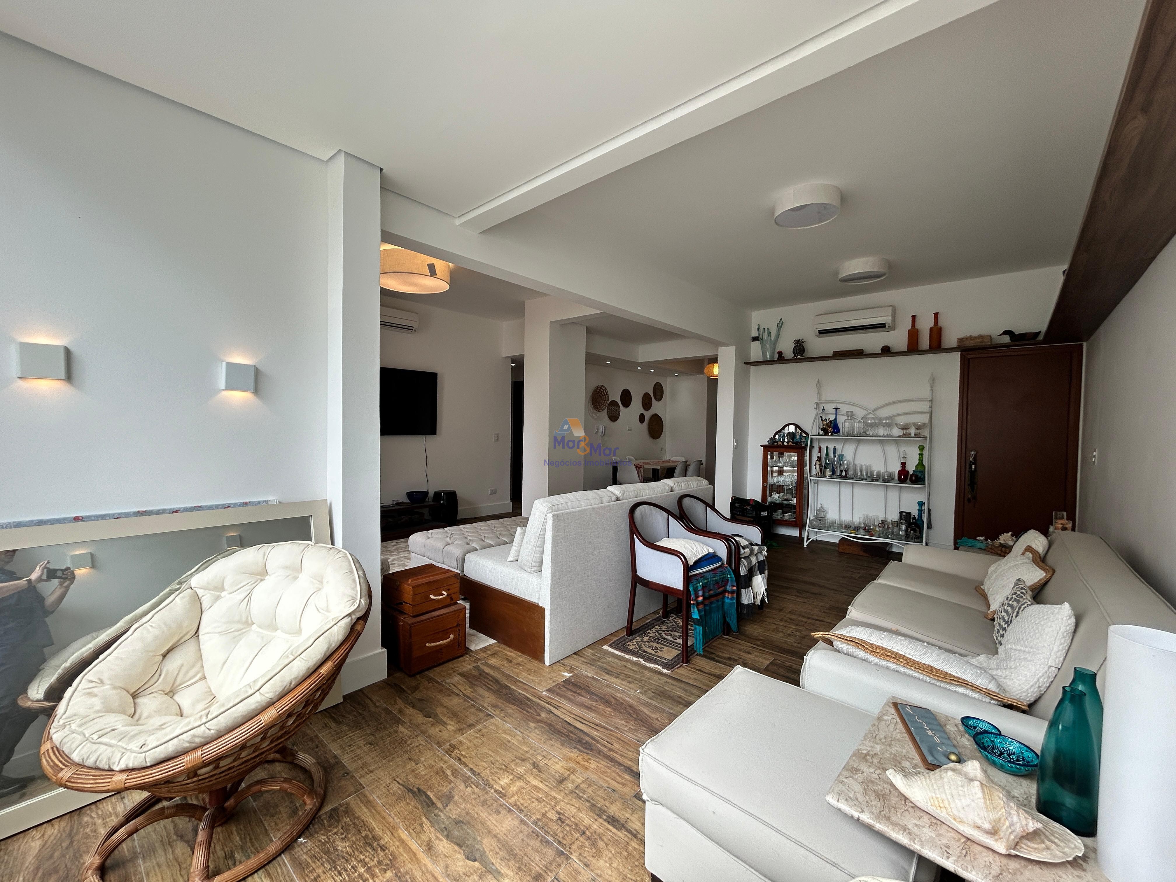 Apartamento na Praia das Pitangueiras, Guarujá - SP