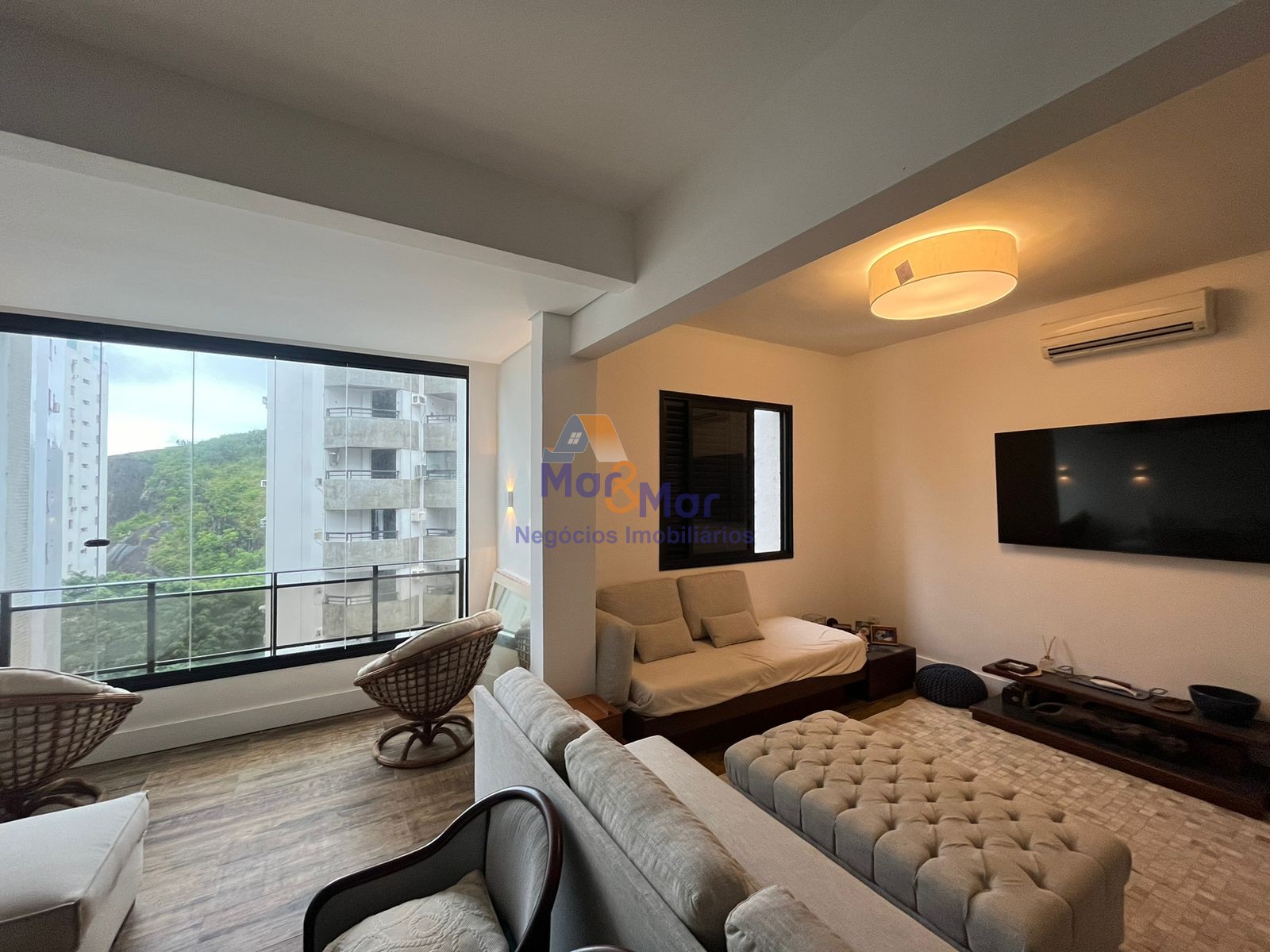 Apartamento na Praia das Pitangueiras, Guarujá - SP