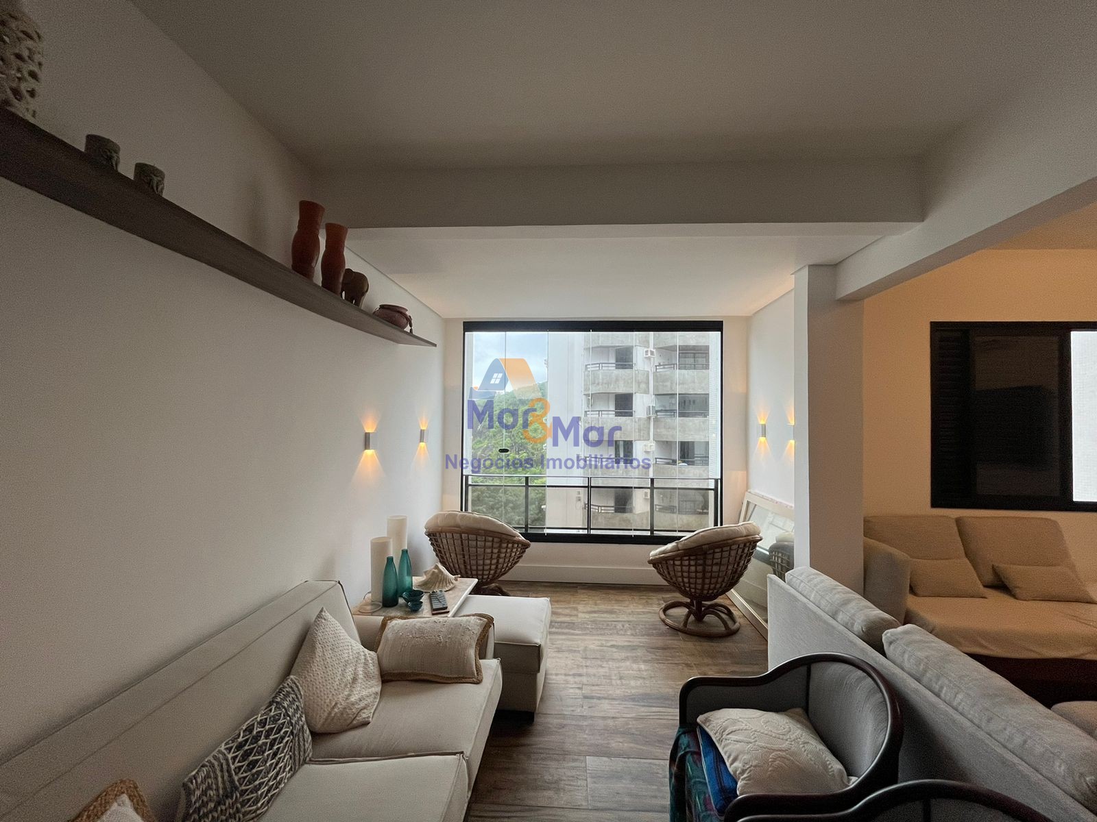Apartamento na Praia das Pitangueiras, Guarujá - SP