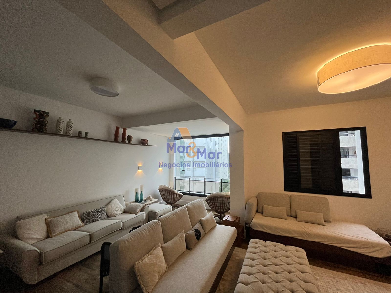Apartamento na Praia das Pitangueiras, Guarujá - SP