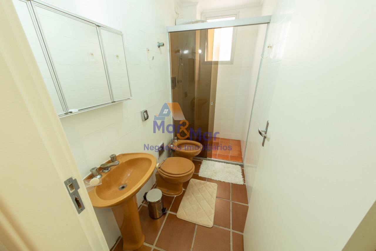 Apartamento na Praia da Enseada, Guarujá - SP