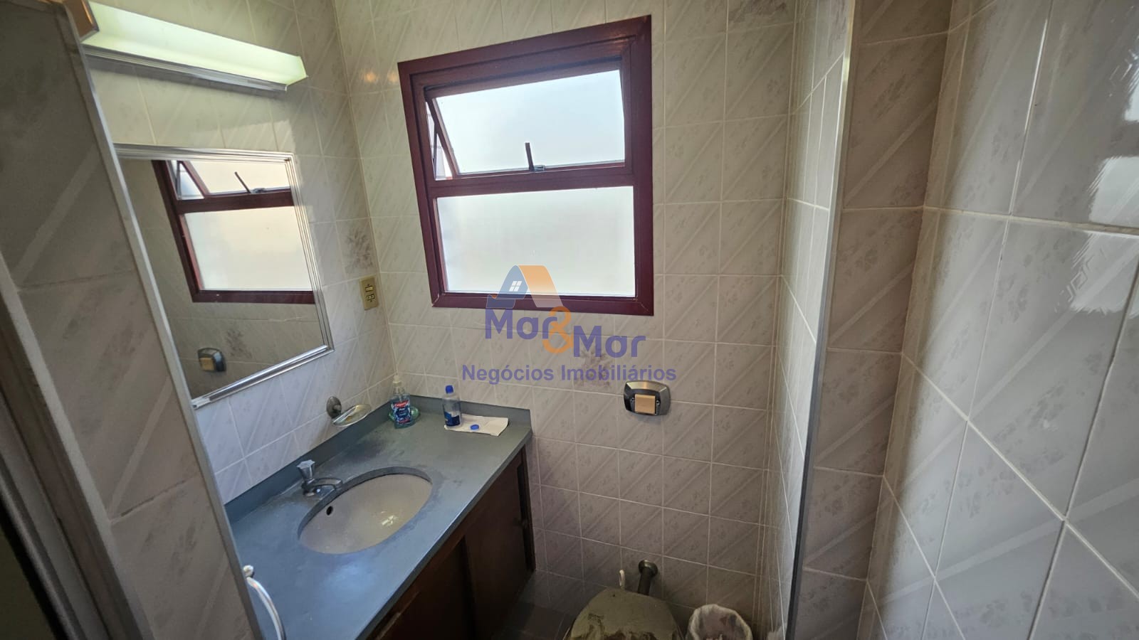 Apartamento na Praia das Astúrias, Guarujá - SP