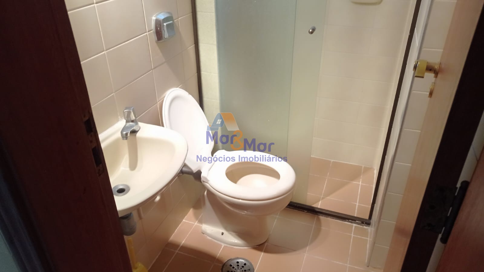 Apartamento na Praia das Pitangueiras, Guarujá - SP