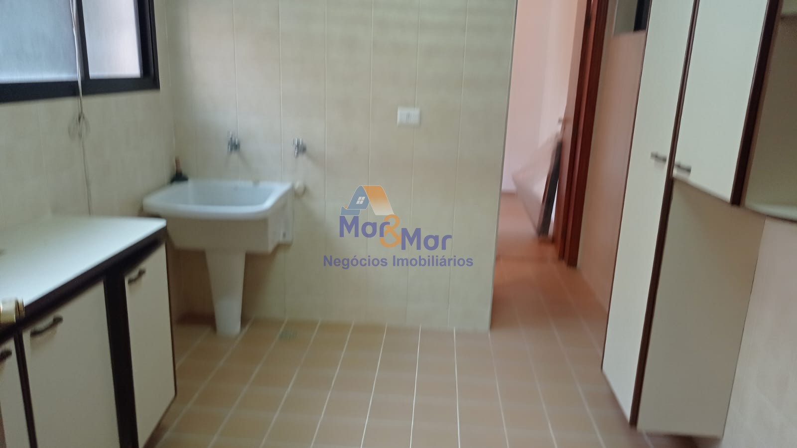 Apartamento na Praia das Pitangueiras, Guarujá - SP
