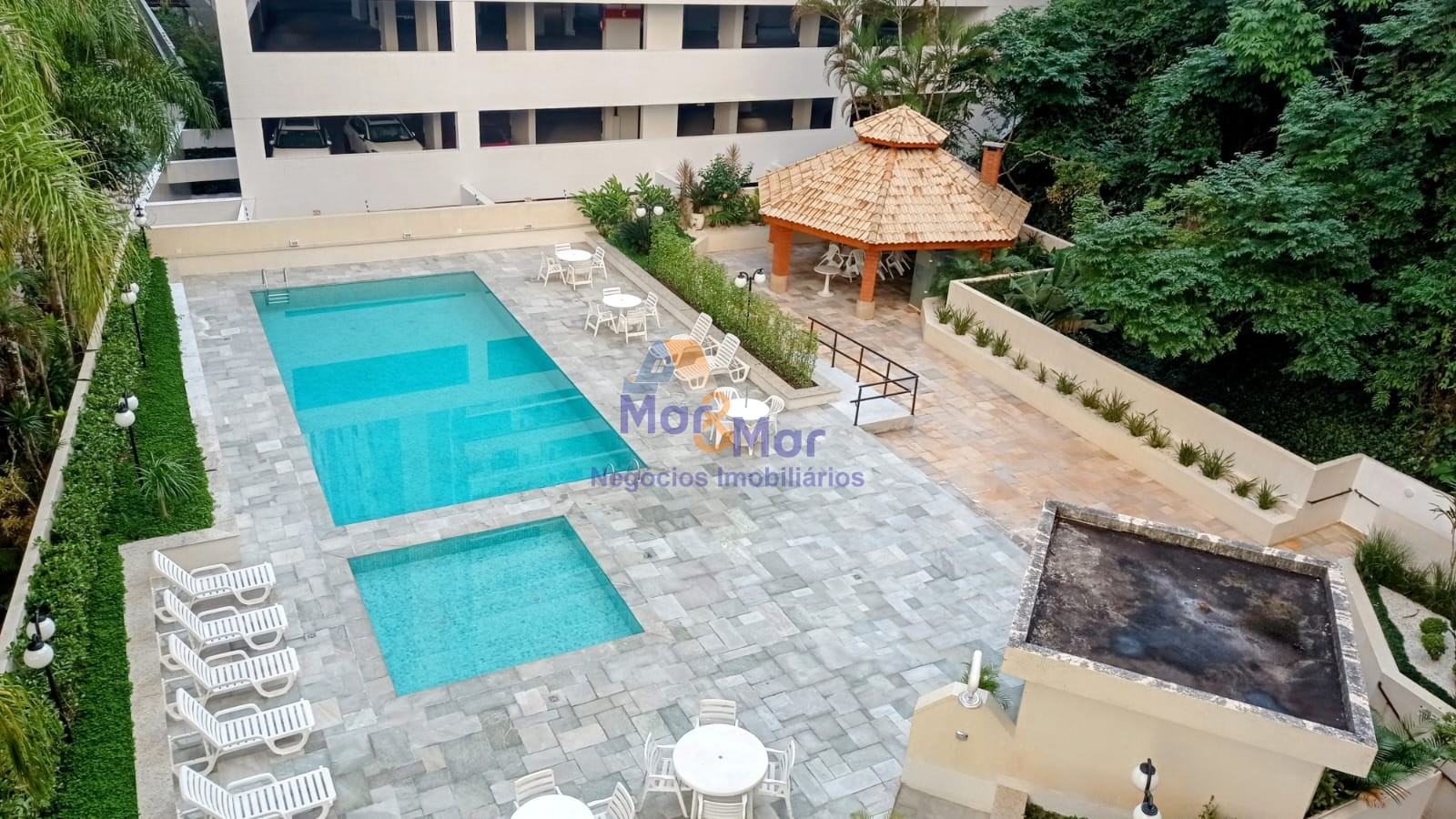 Apartamento na Praia das Pitangueiras, Guarujá - SP