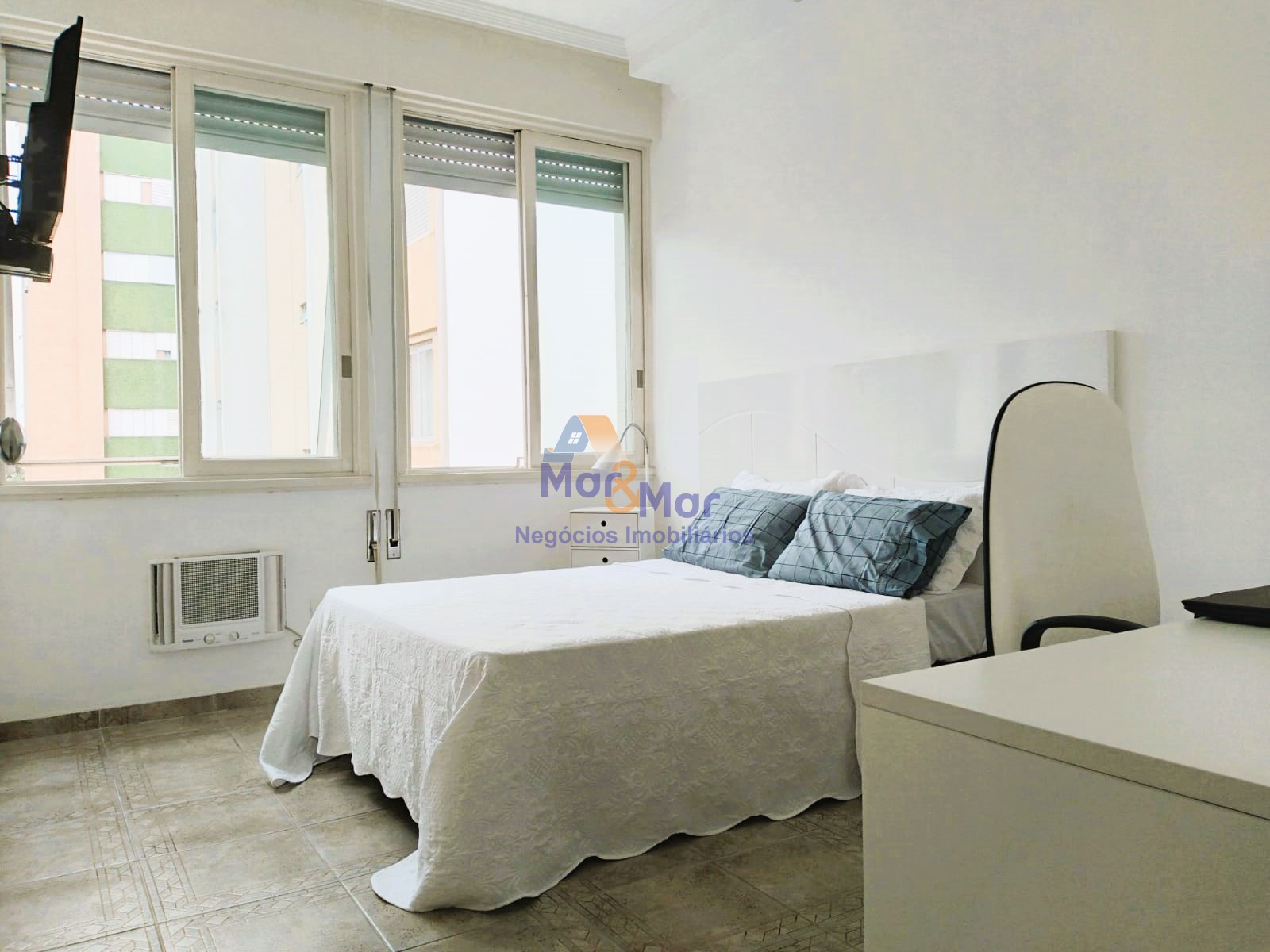 Apartamento na Praia das Pitangueiras, Guarujá - SP