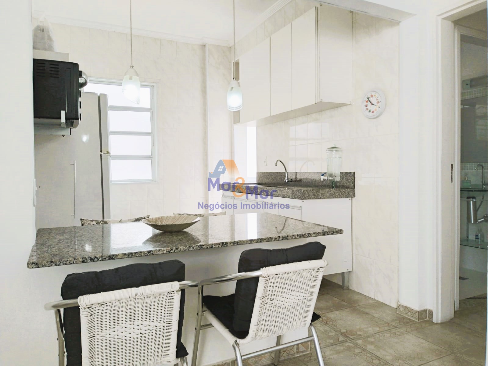 Apartamento na Praia das Pitangueiras, Guarujá - SP