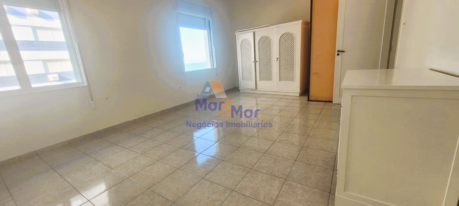 Apartamento Frente ao Mar nas Pitangueiras, Guarujá - SP