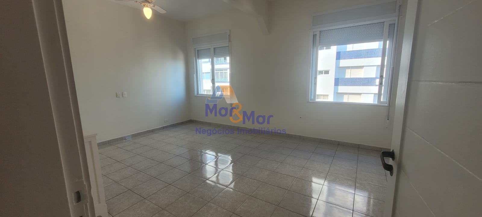 Apartamento Frente ao Mar nas Pitangueiras, Guarujá - SP