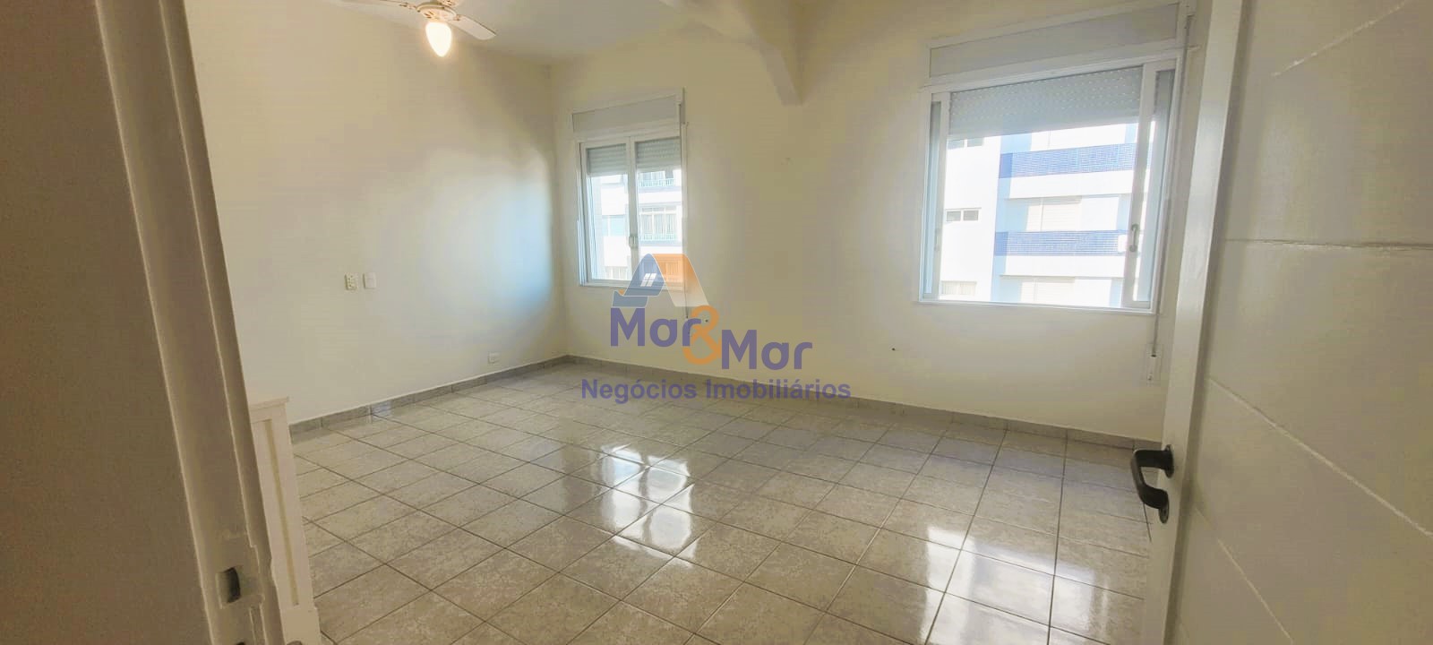 Apartamento Frente ao Mar nas Pitangueiras, Guarujá - SP