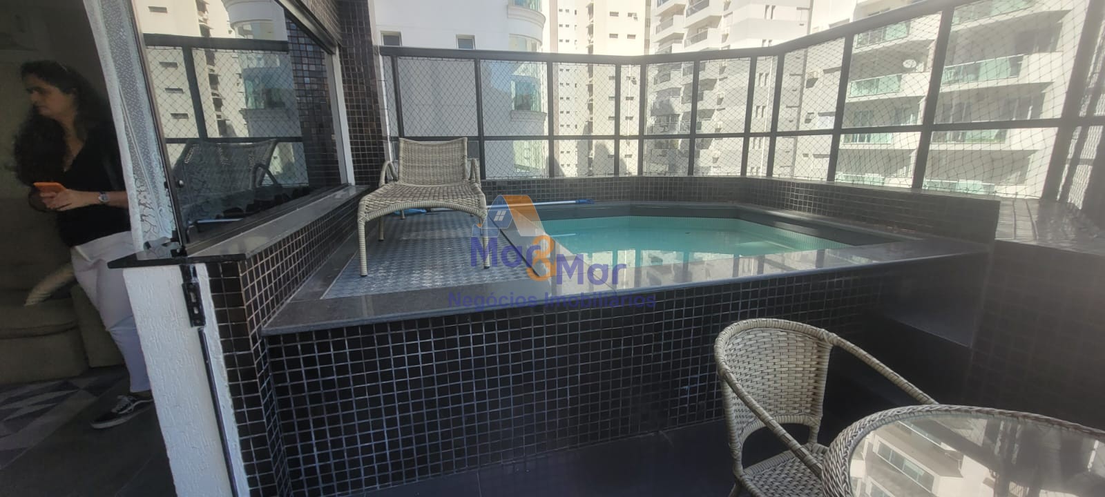Duplex à Venda na Praia das Pitangueiras - Guarujá
