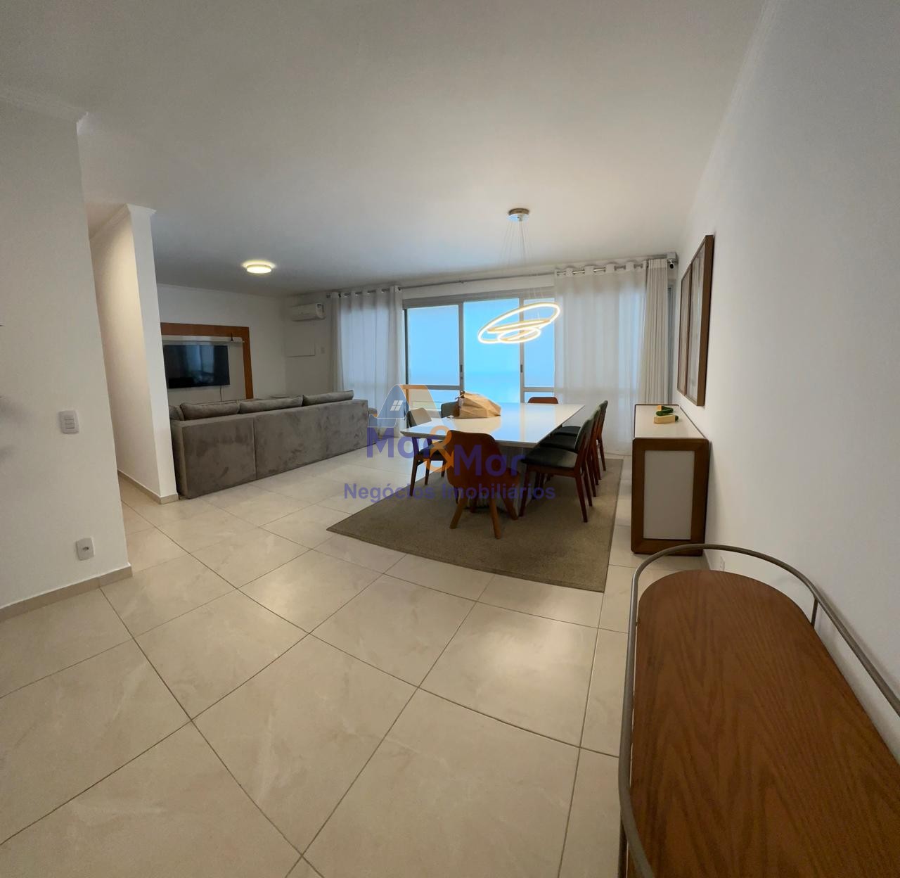 Apartamento na Praia das Pitangueiras, Guarujá - SP