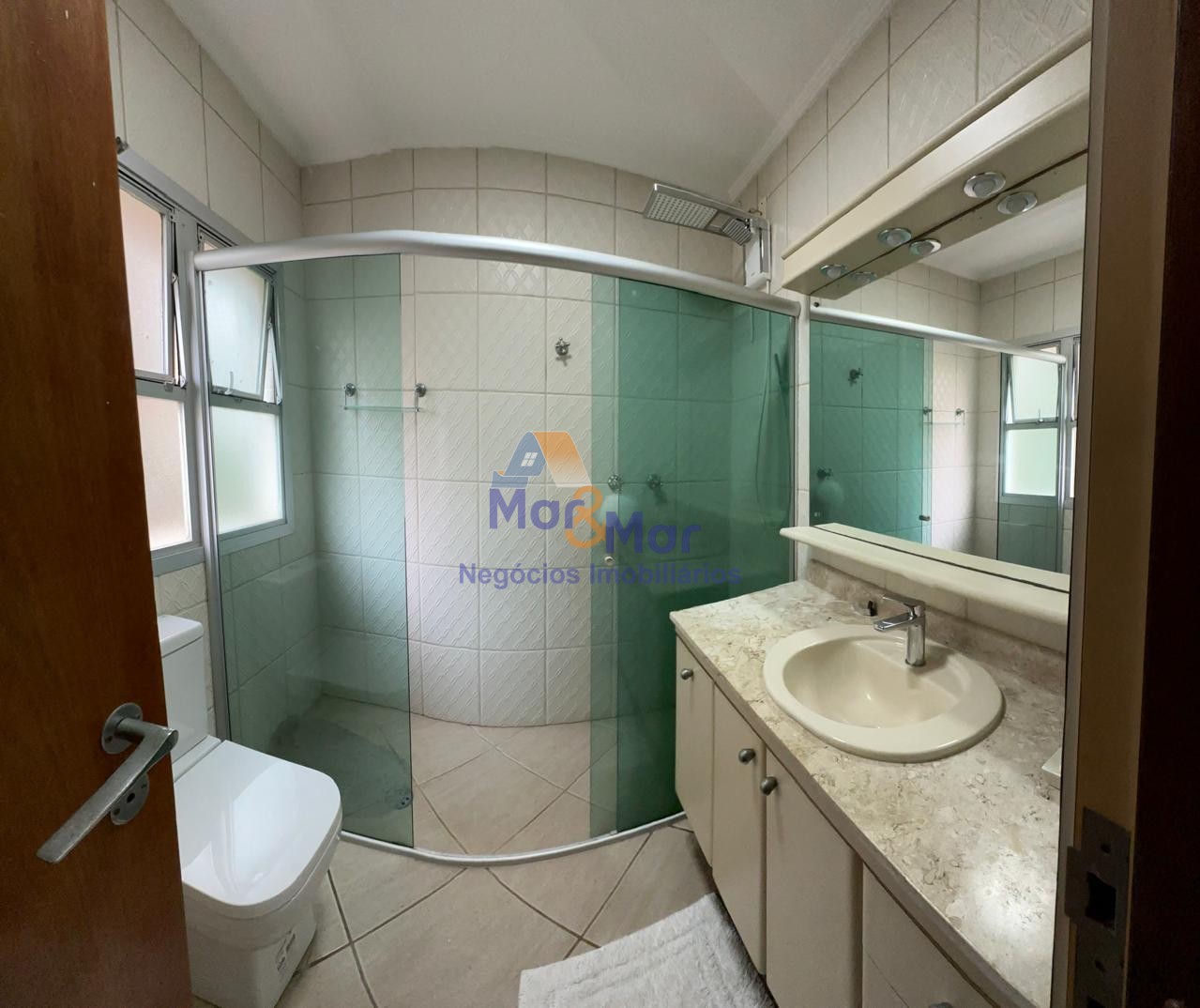 Apartamento na Praia das Pitangueiras, Guarujá - SP